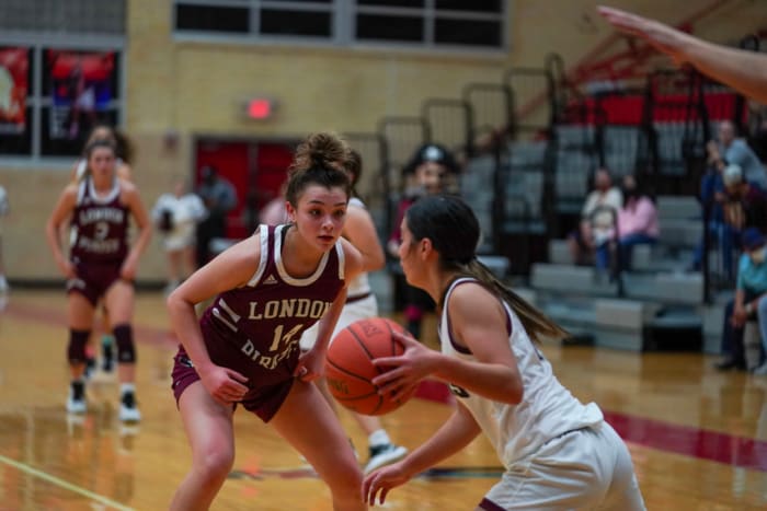 mathis-london-girls-basketball-playoffs00061